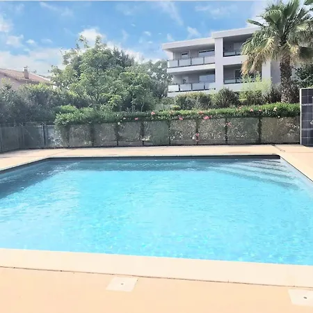 7 Personnes Jardin Et Piscine Apartment